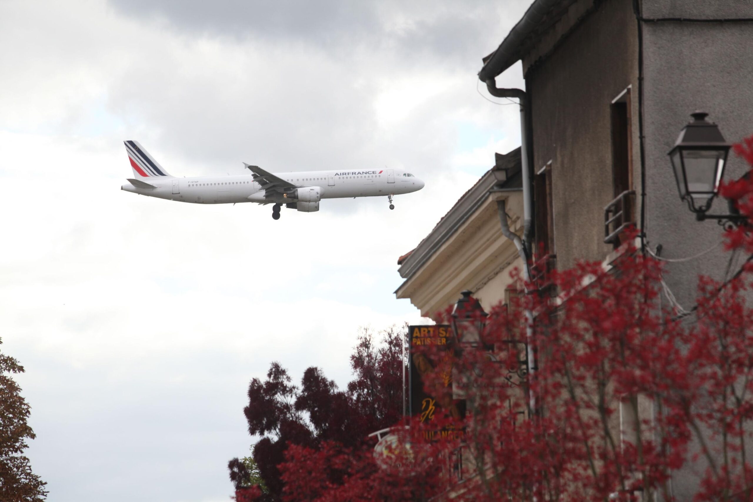 L’aéroport de Guelendjik rouvre après trois ans d’activité suspendue, un événement qui ne suscite qu’un intérêt limité parmi les touristes
