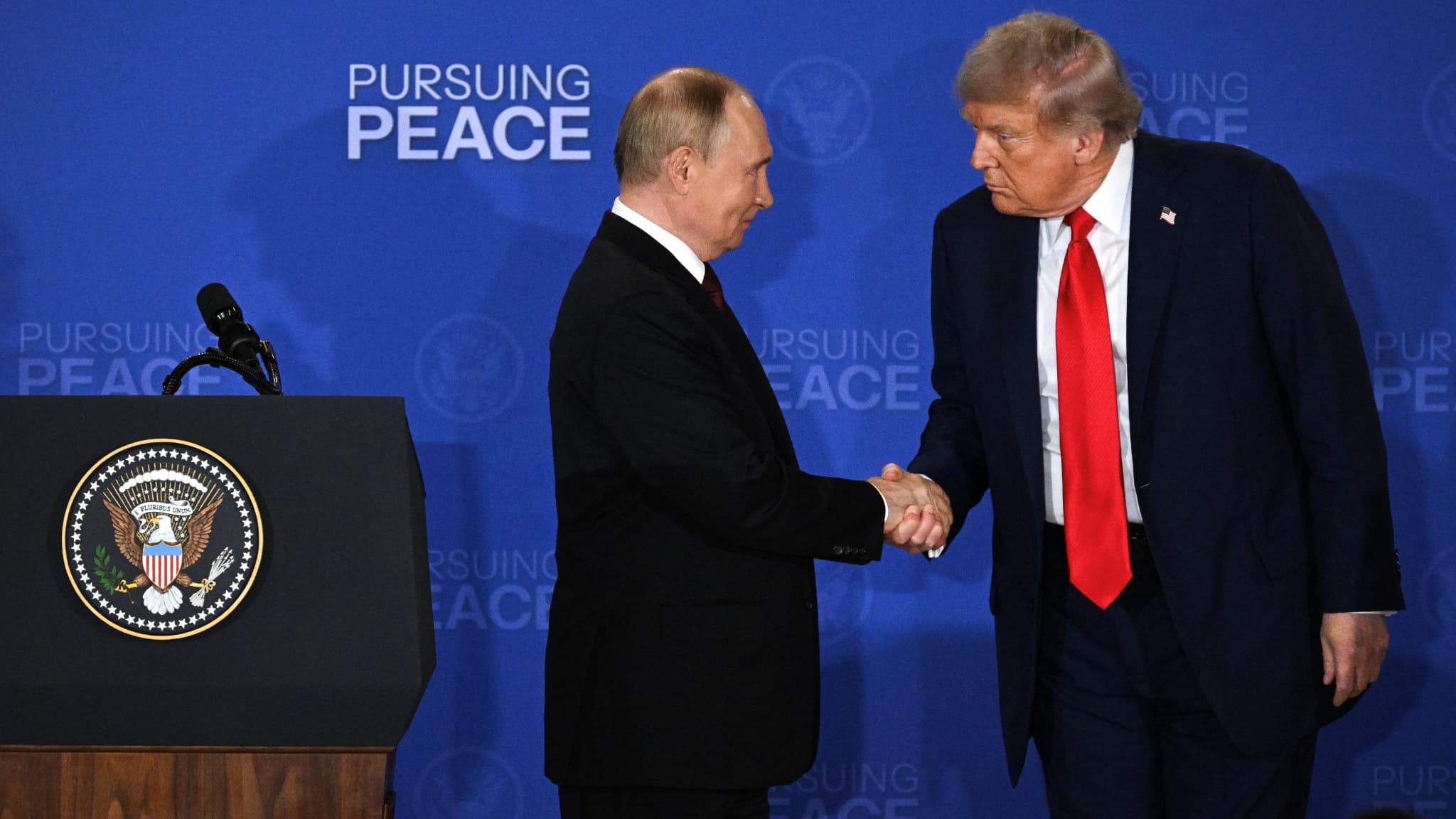 Trump et Poutine s’entretiennent en pleine nuit sur les négociations ukrainiennes