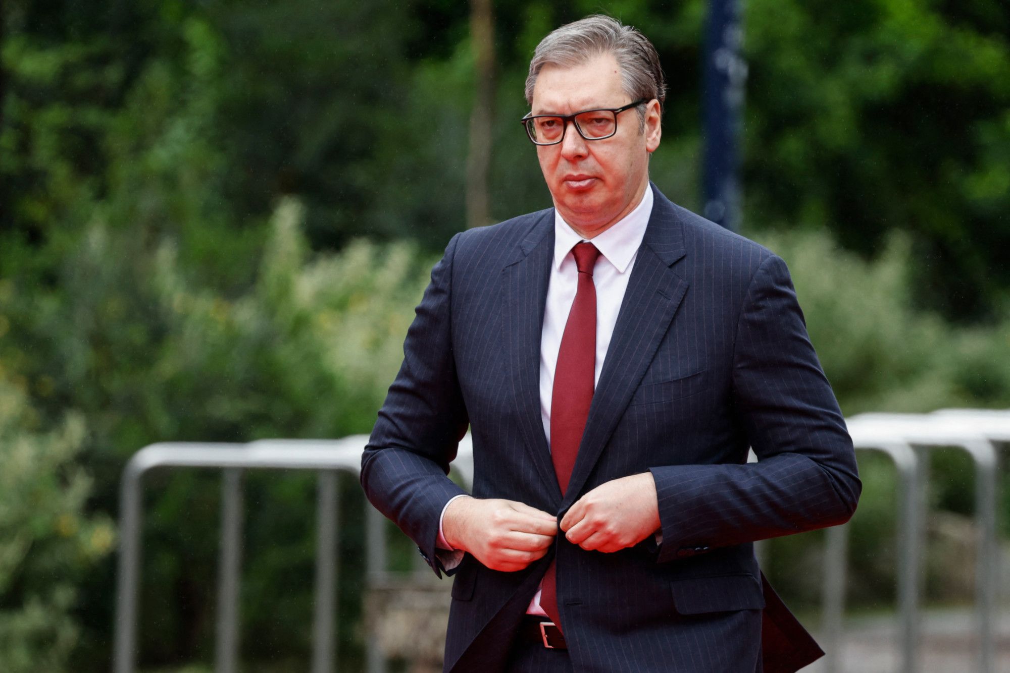 Crise en Serbie : Vucic s’engage à des élections anticipées après des violences sanglantes