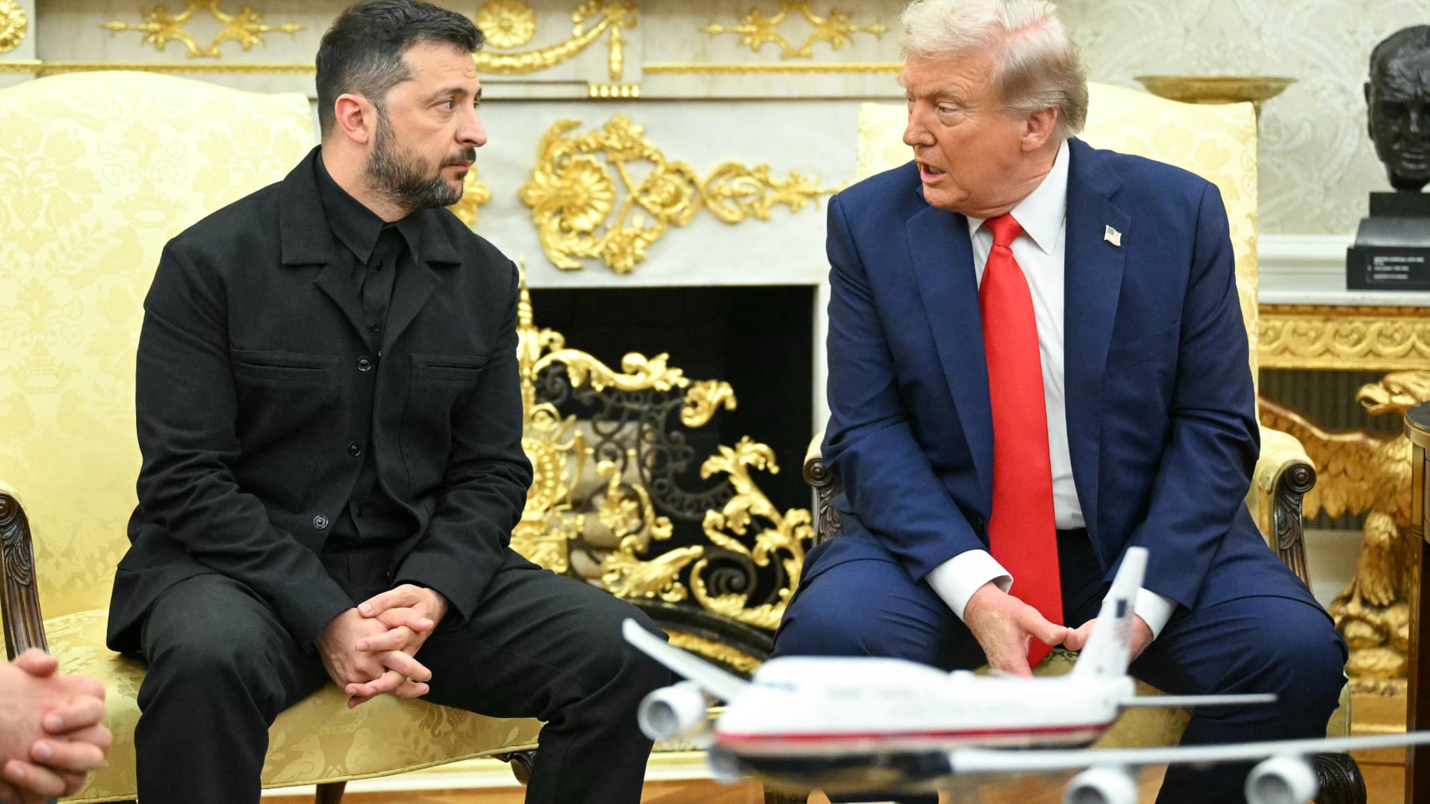 Titre: Trump s’apprête à organiser un sommet trilatéral avec Poutine et Zelensky, une décision condamnable